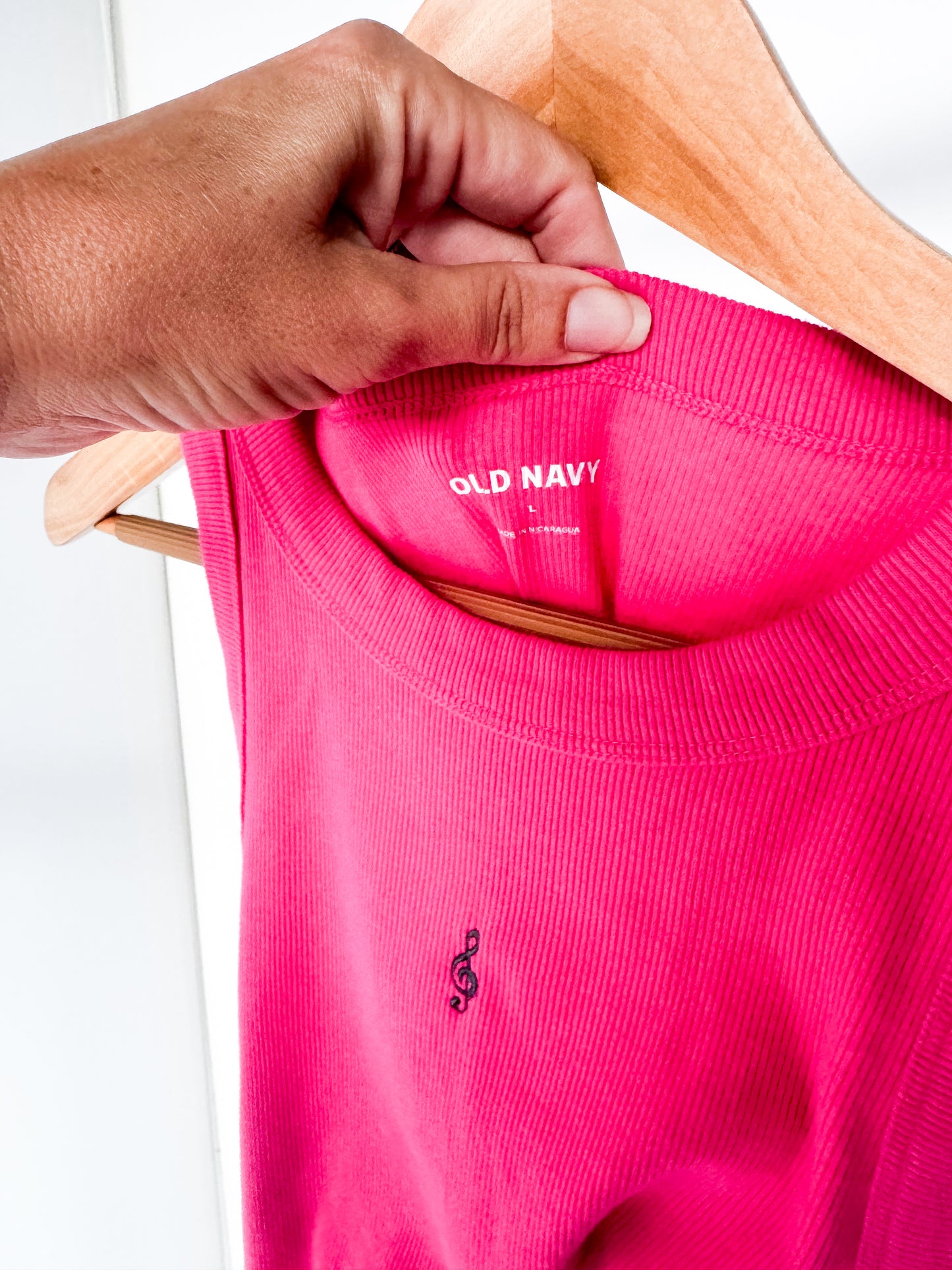 LARGE - OLD NAVY - Treble Clef Design