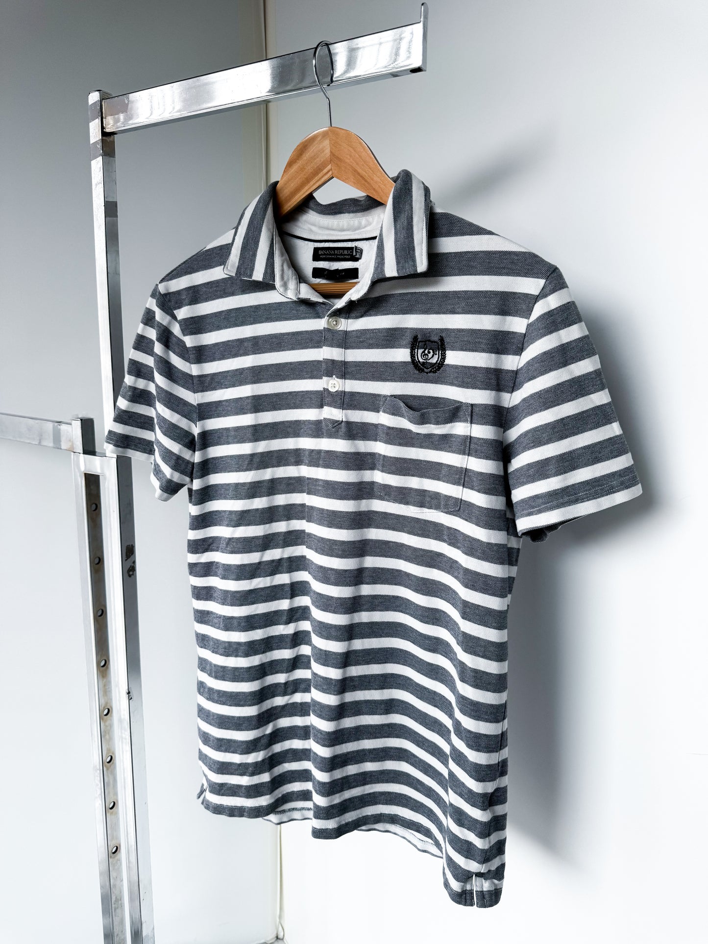 MEDIUM - BANANA REPUBLIC - MUSIC CREST POLO