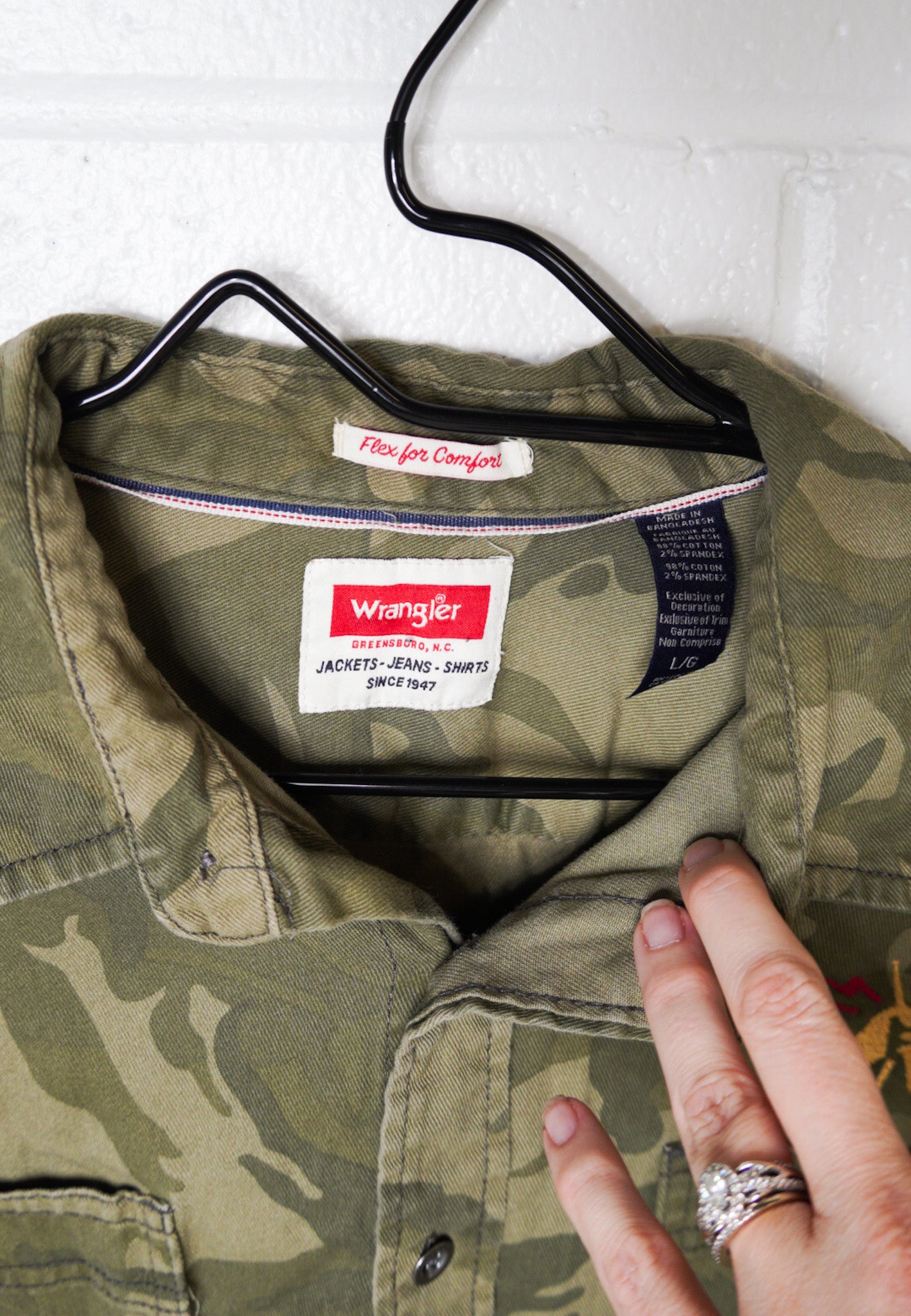 LARGE - WRANGLER - DRUM LINE LONG SLEEVE CAMO BUTTON UP