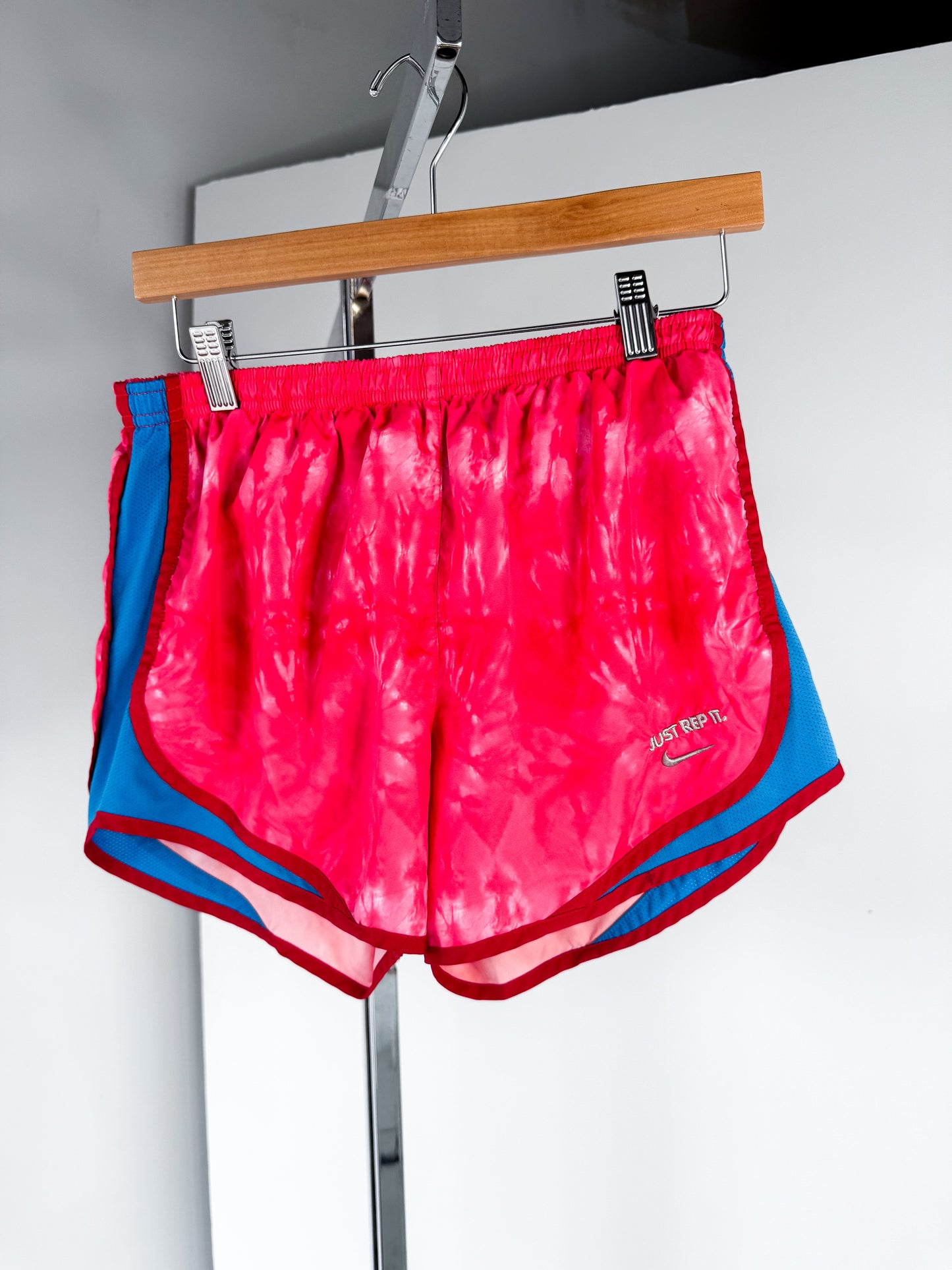 WOMENS MEDIUM - NIKE - JUST REP IT SHORTS