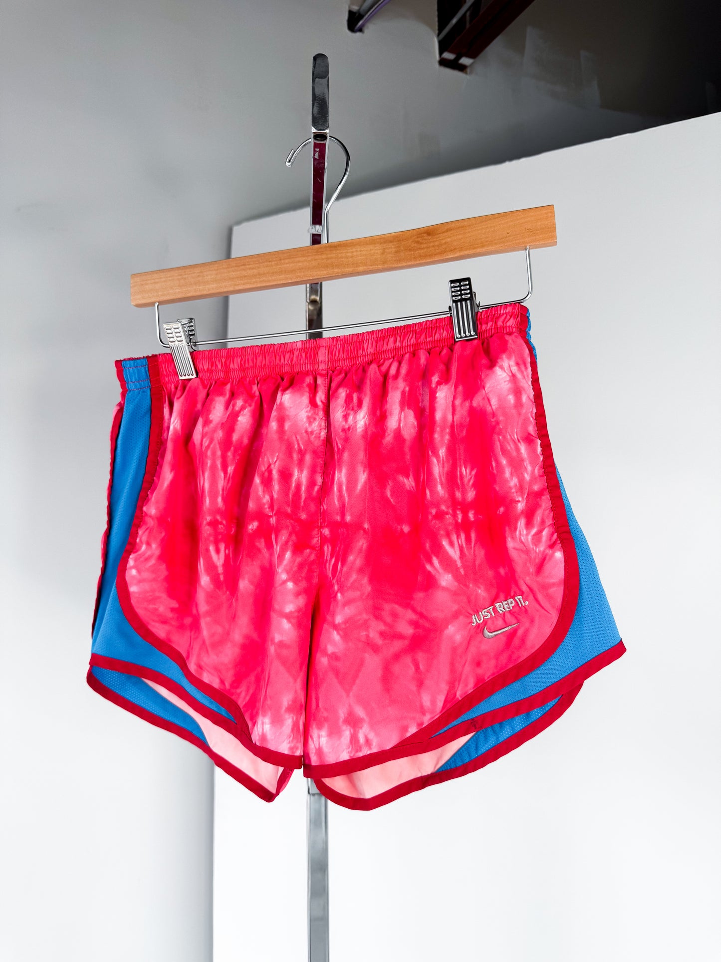 WOMENS MEDIUM - NIKE - JUST REP IT SHORTS