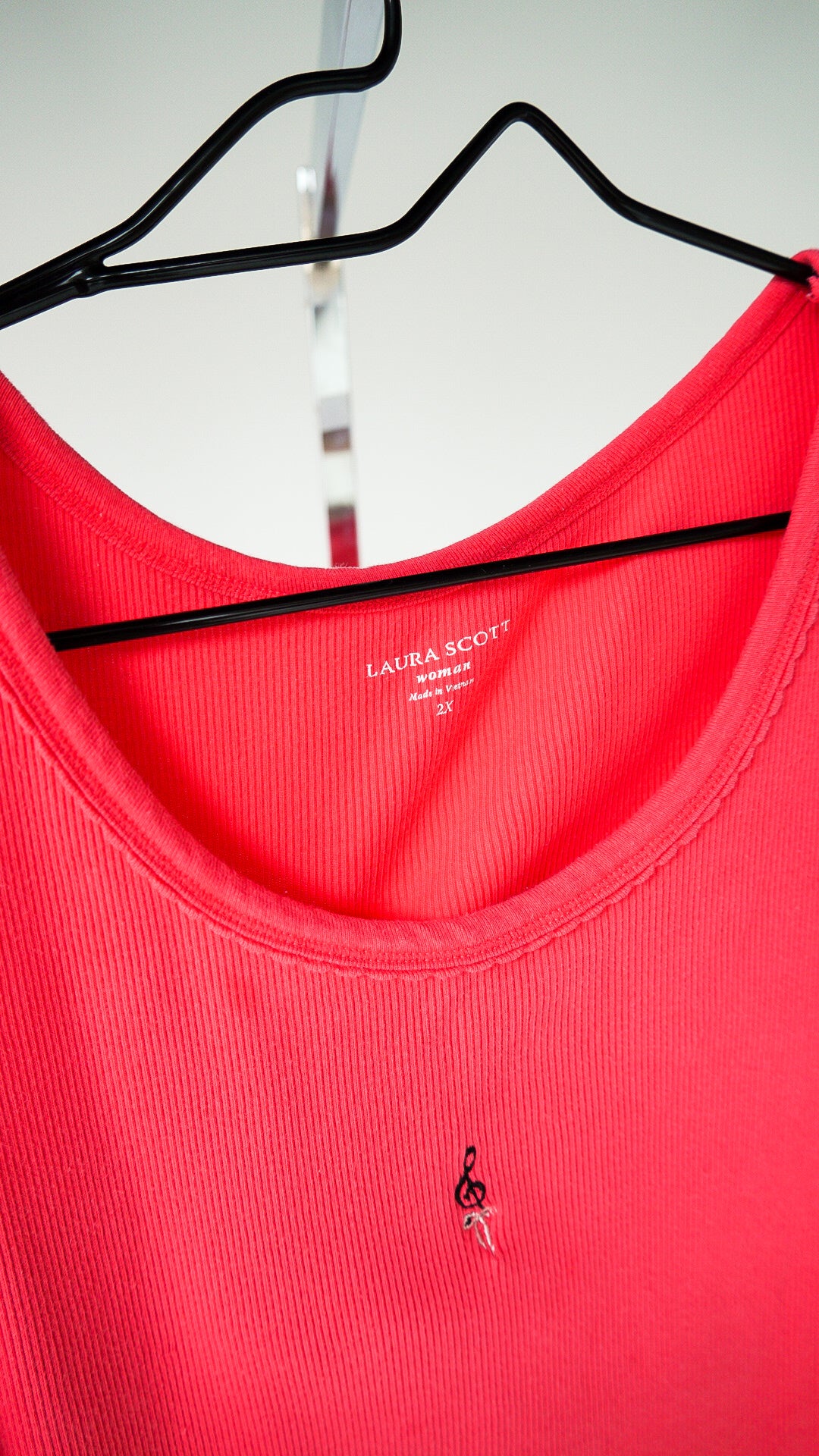 XXLARGE - LAURA SCOTT - Treble Clef with Bow Tank