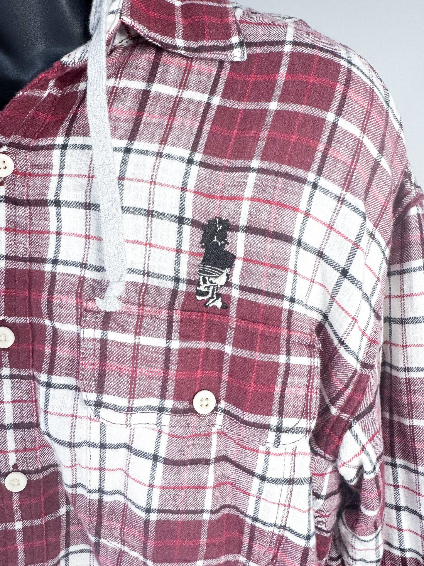 LARGE MENS- AMERICAN EAGLE - SKELTON SHAKO FLANNEL