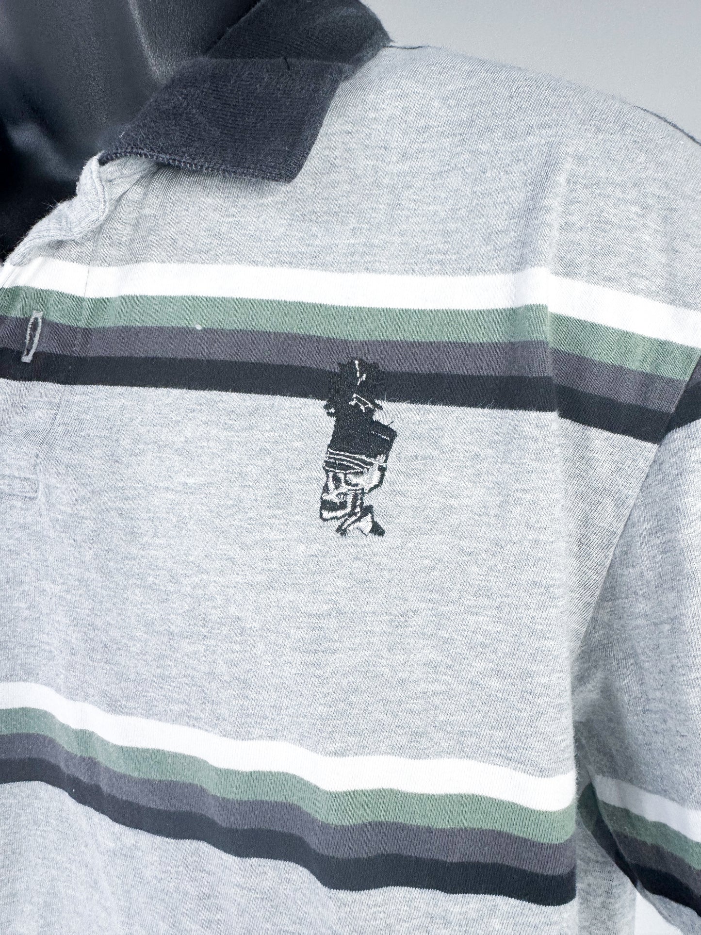 MENS LARGE - VANS - SKELETON SHAKO POCKET DESIGN