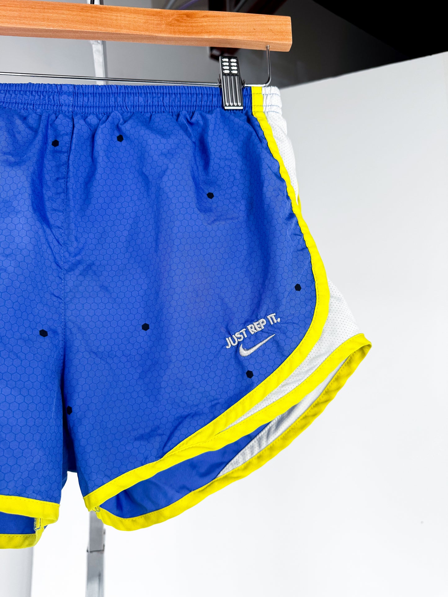WOMENS SMALL - NIKE - JUST REP IT SHORTS