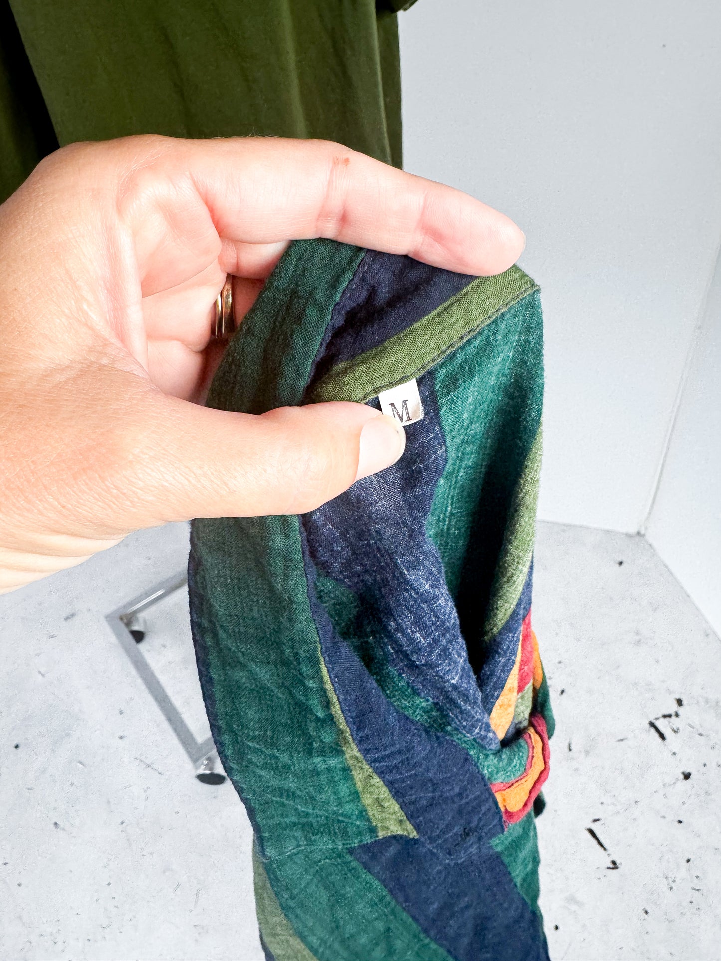 MENS MEDIUM - NO TAG -  GOOD VIBES pocket design