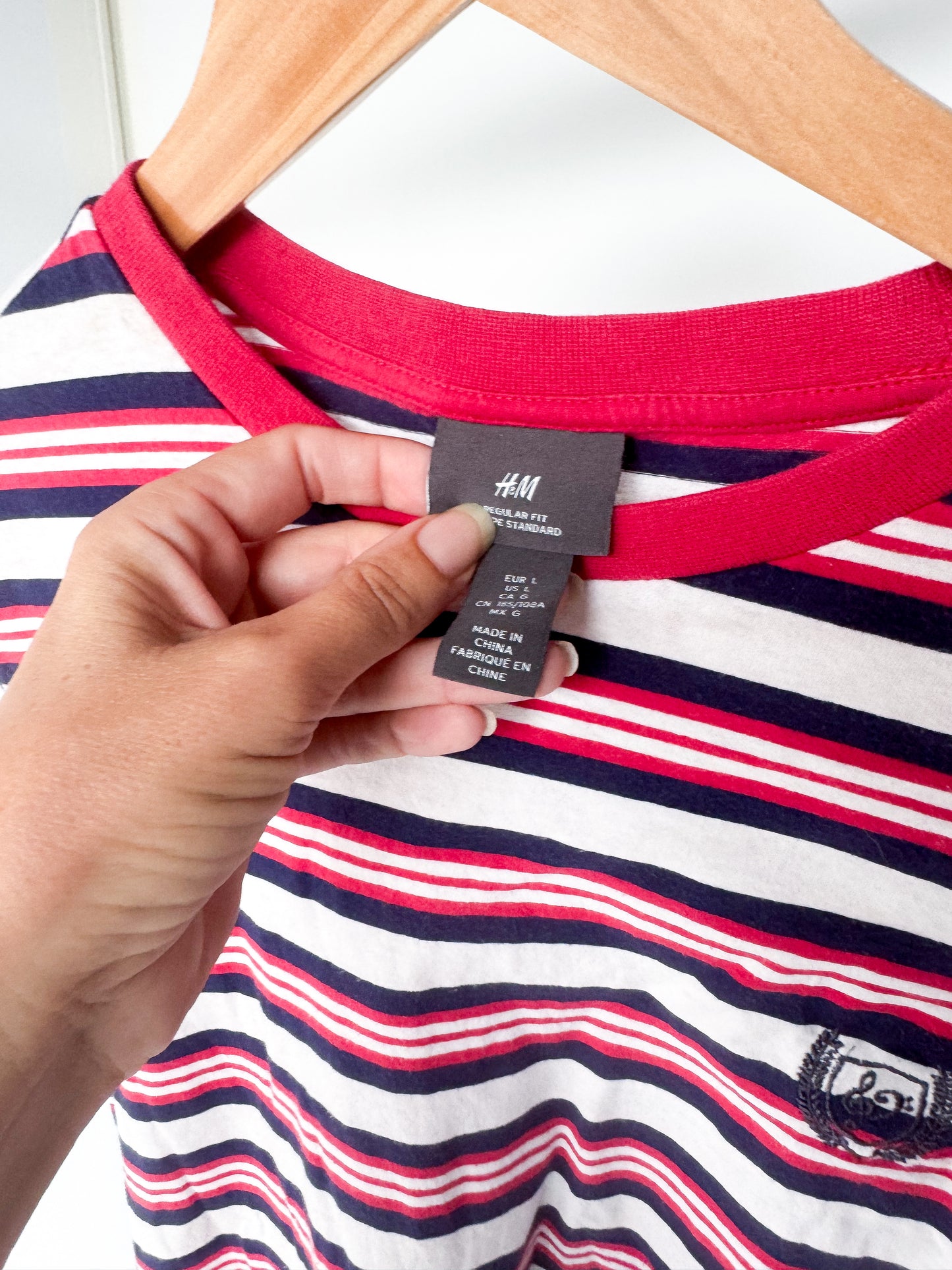 LARGE - H&M - MUSIC CREST SHIRT