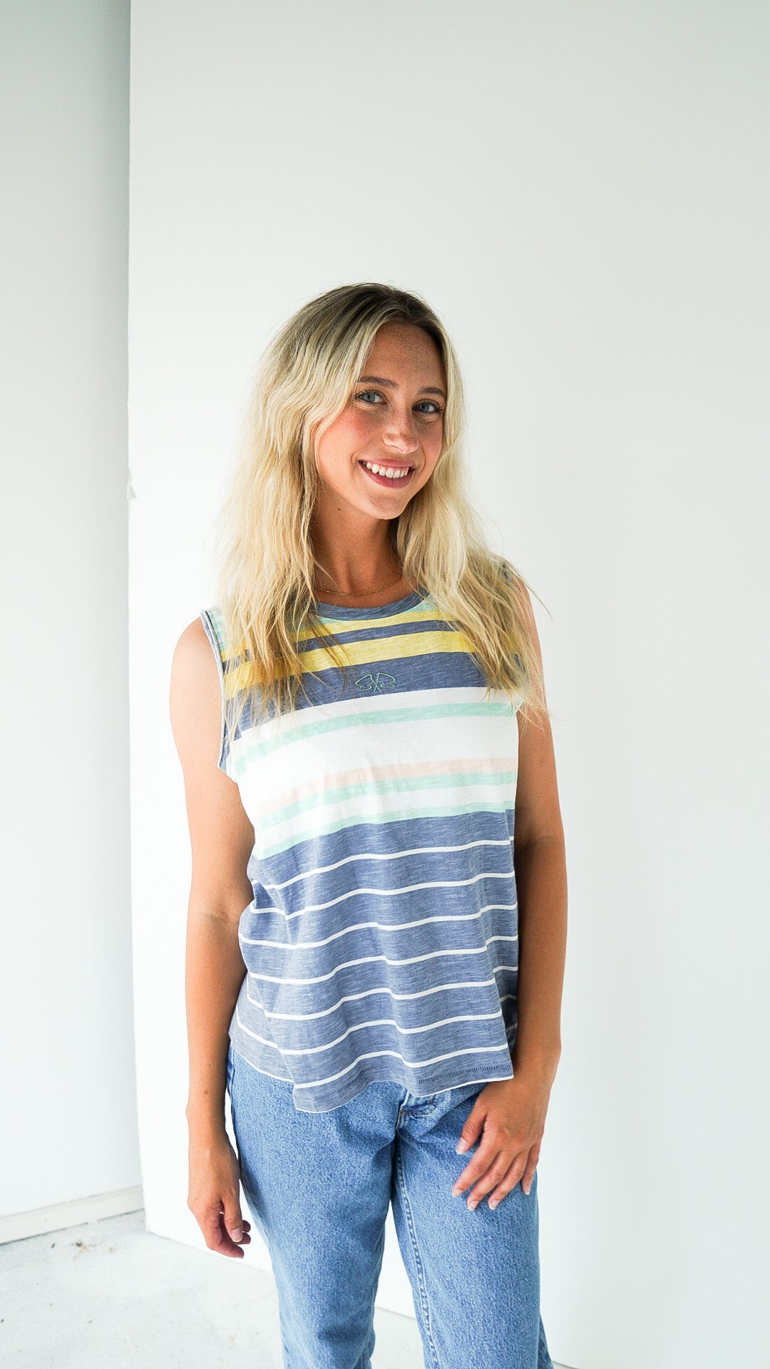 LARGE LEVI'S tank with Flag Design