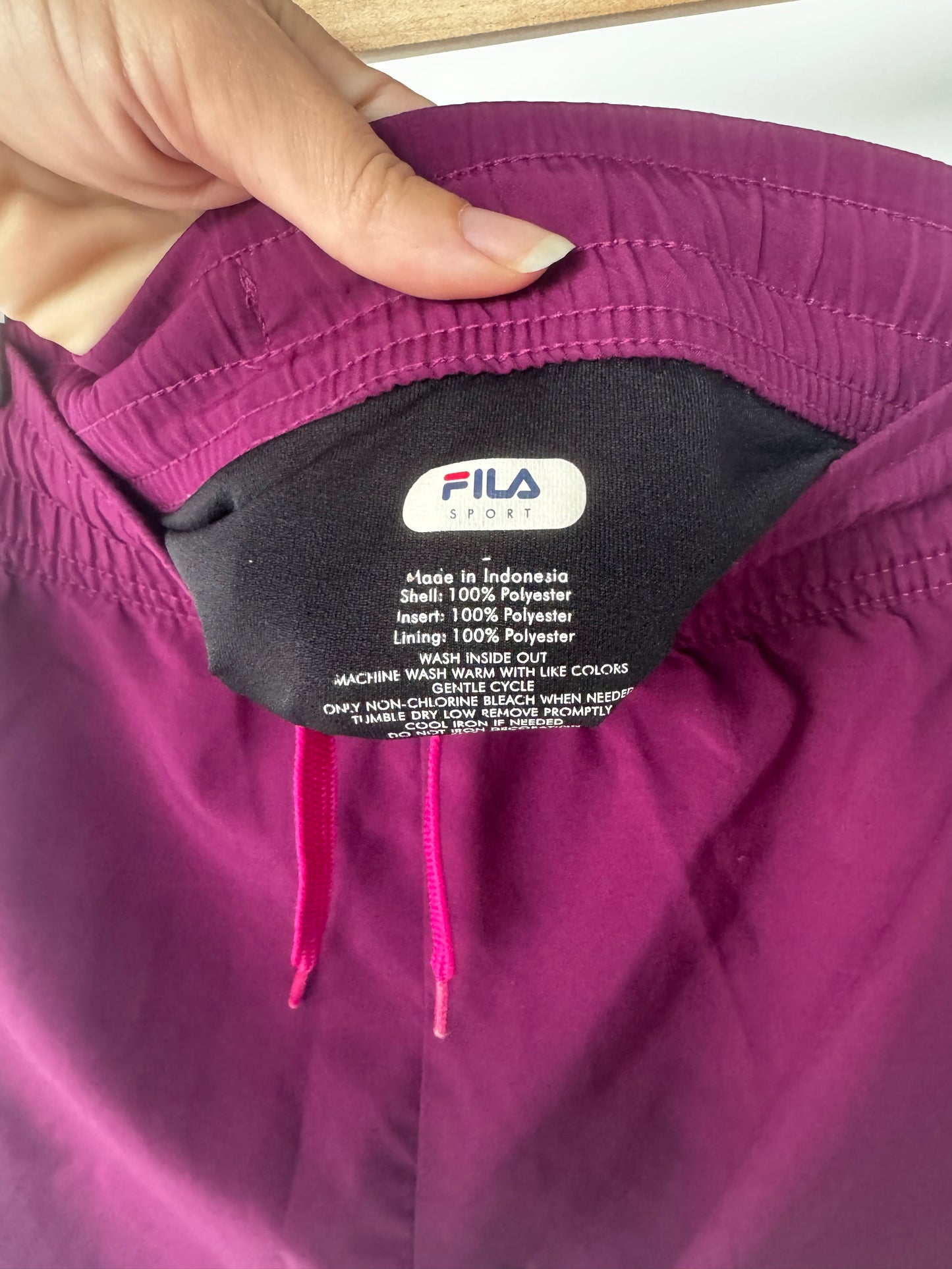 LARGE TO XL - FILA - NICE CATCH SHORTS