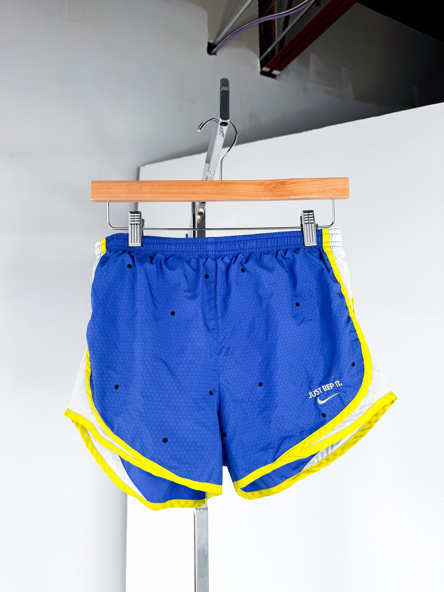 WOMENS SMALL - NIKE - JUST REP IT SHORTS
