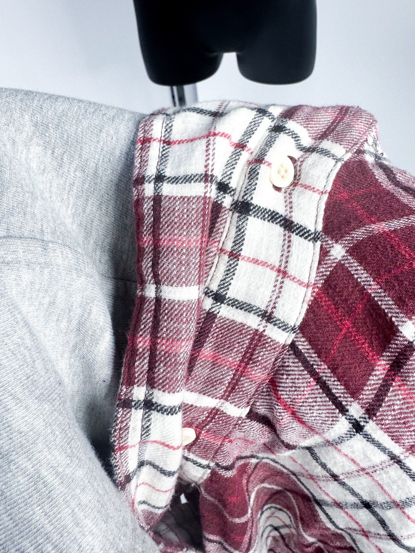 LARGE MENS- AMERICAN EAGLE - SKELTON SHAKO FLANNEL