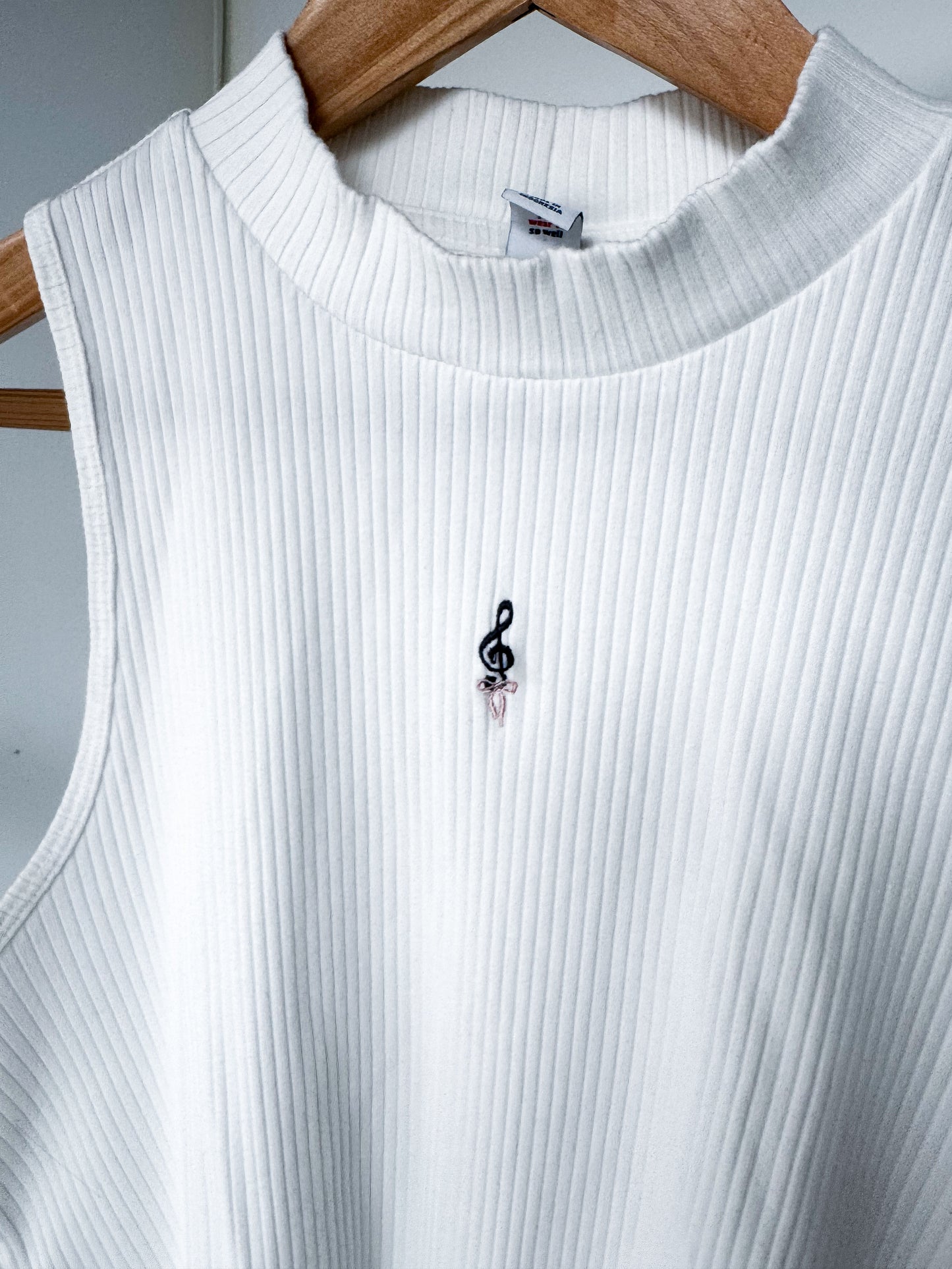 XLARGE - OLD NAVY - Treble Clef with Bow Tank