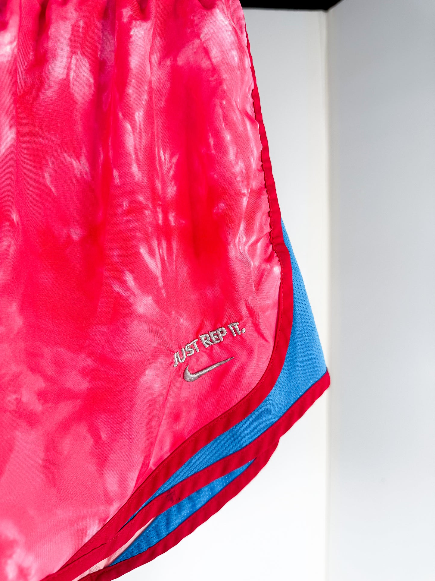 WOMENS MEDIUM - NIKE - JUST REP IT SHORTS