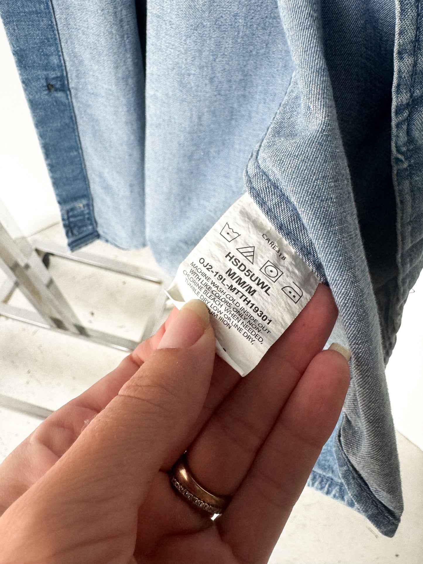 MEDIUM -  WRANGLER - DRUM LINE GOOD TIMES DENIM