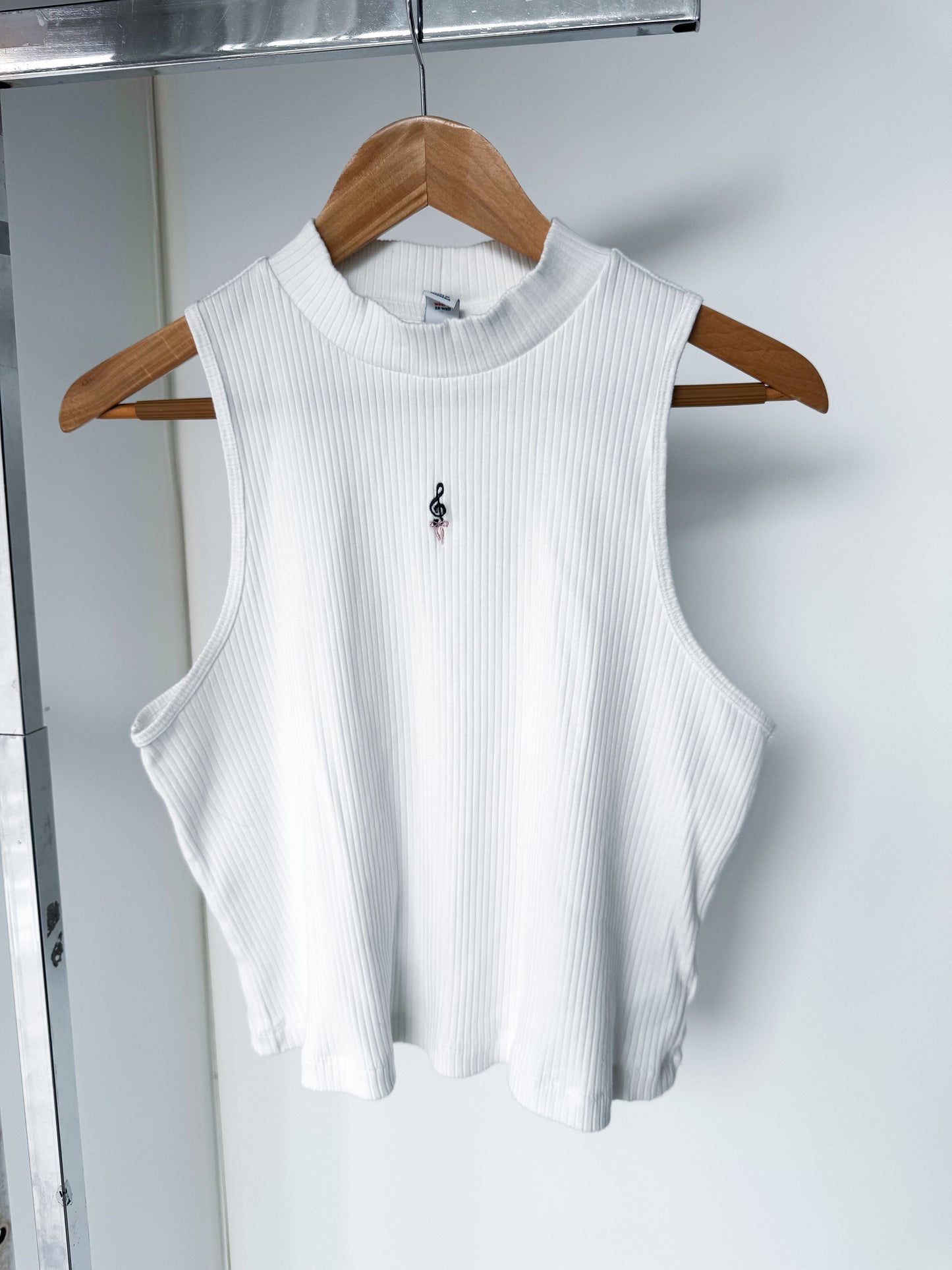 XLARGE - OLD NAVY - Treble Clef with Bow Tank