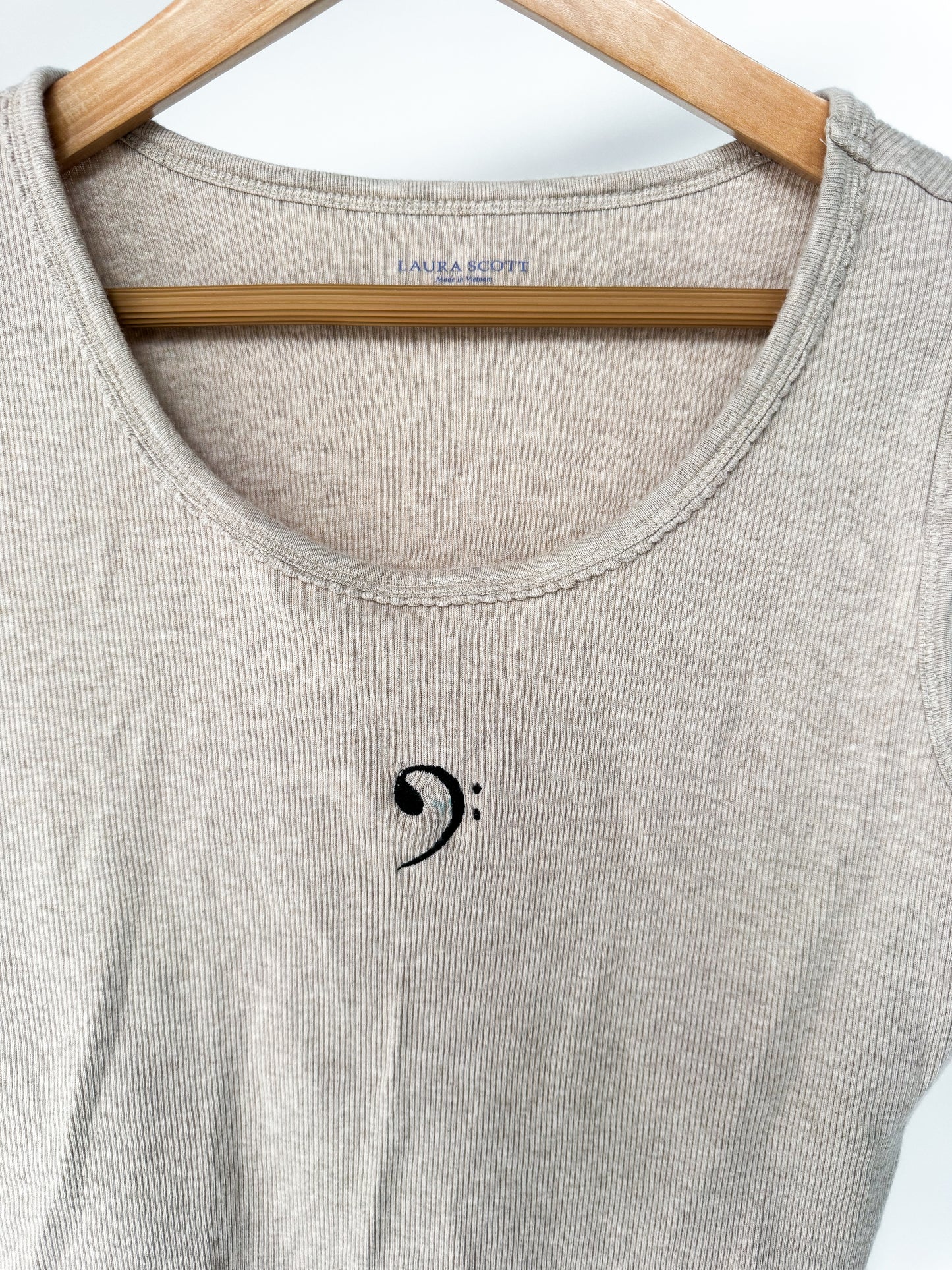 LARGE - LAURA SCOTT - Bass Clef tank