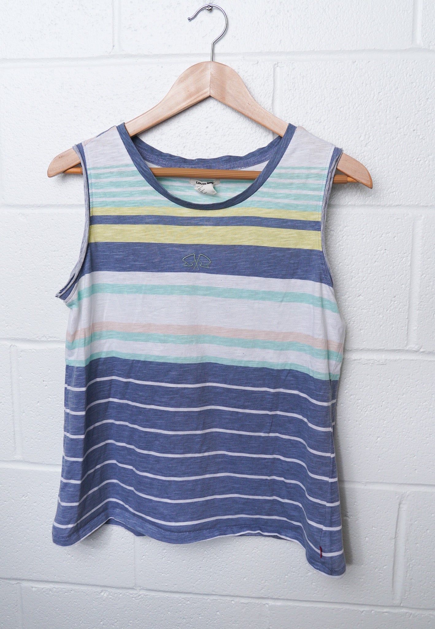 LARGE LEVI'S tank with Flag Design