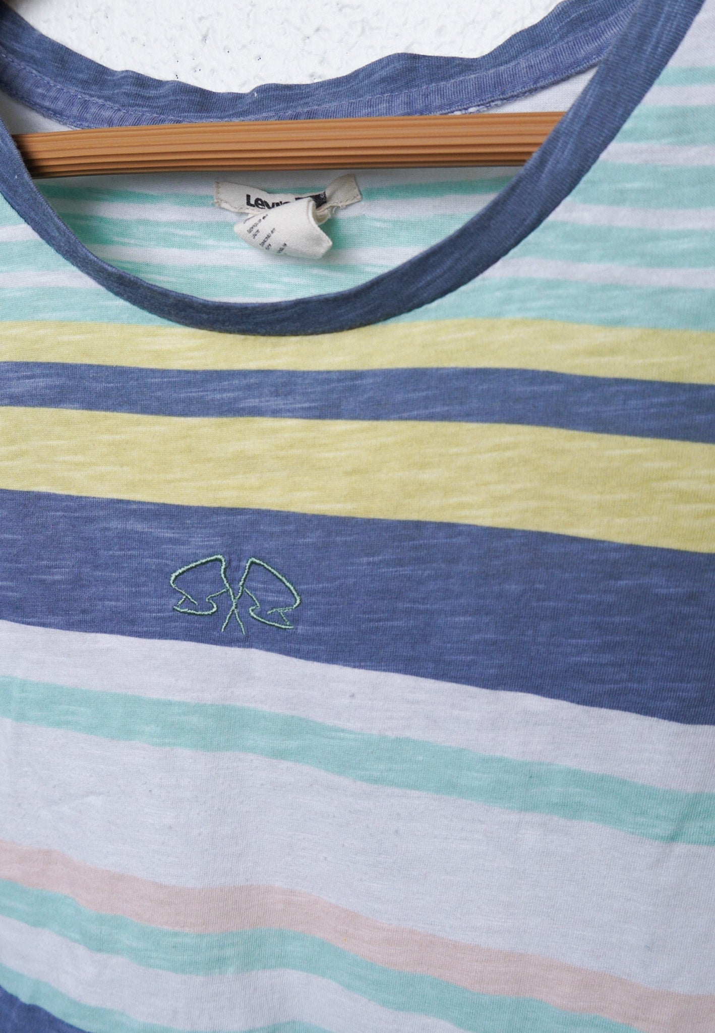 LARGE LEVI'S tank with Flag Design