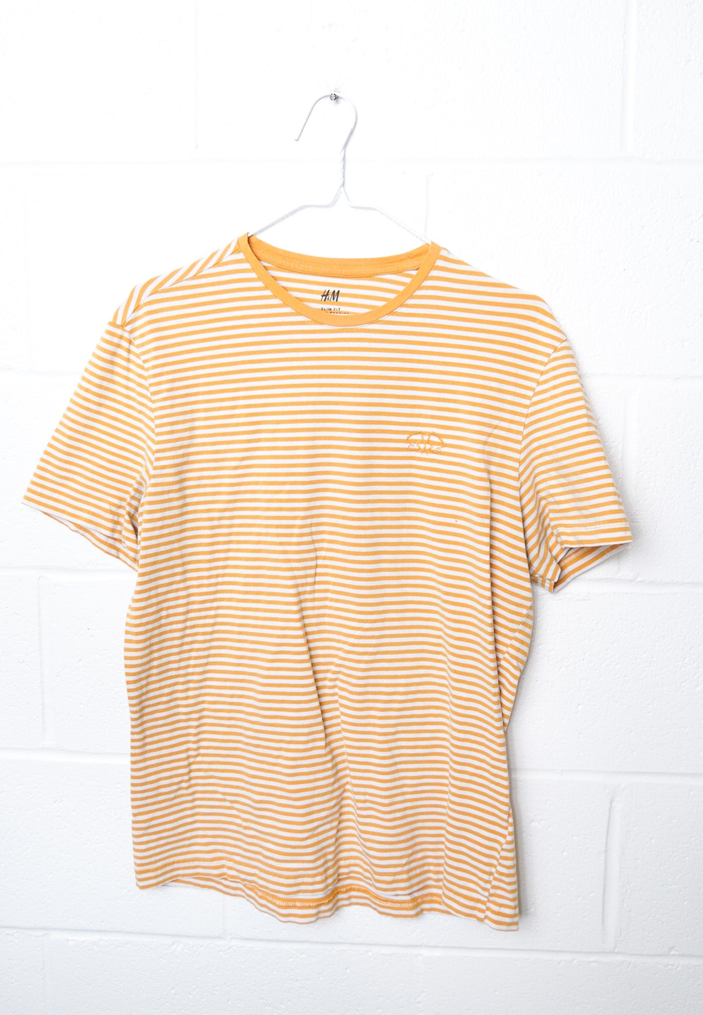 LARGE -H&M- TEE with pocket flags logo design