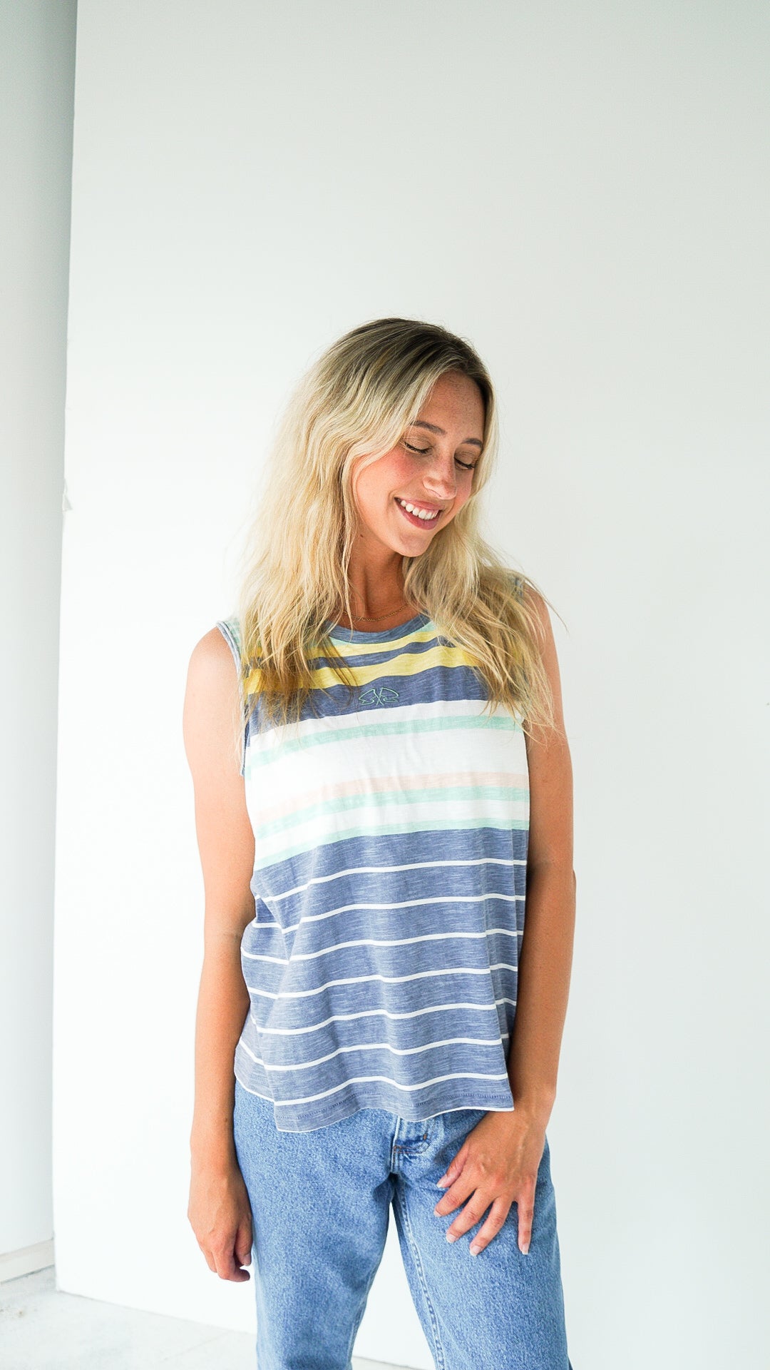 LARGE LEVI'S tank with Flag Design