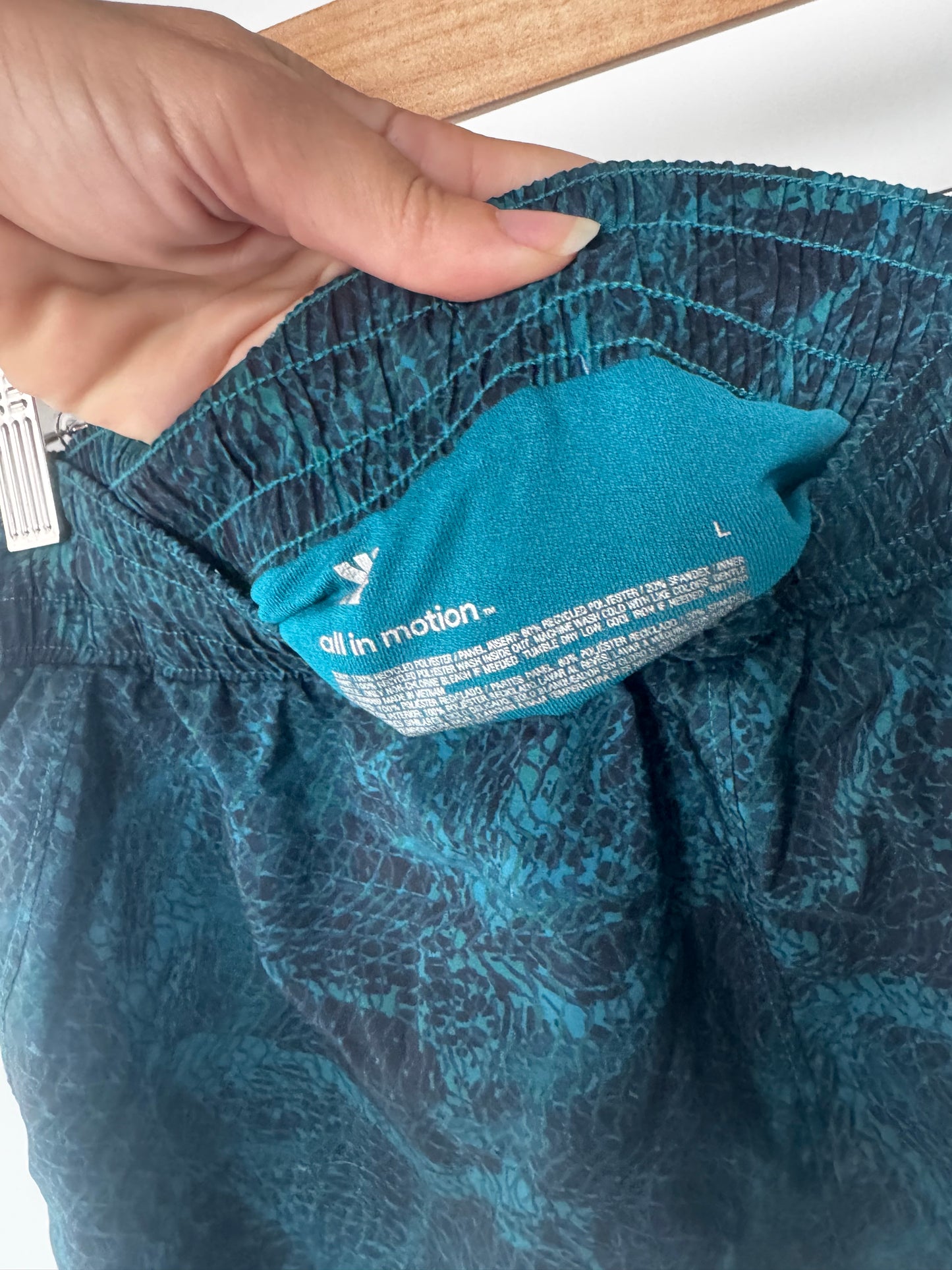 LARGE - ALL IN MOTION - NICE CATCH SHORTS