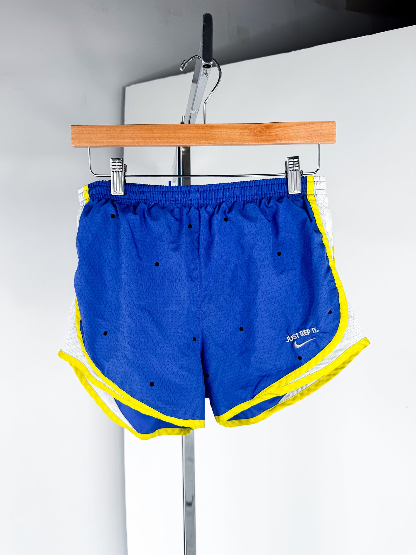 WOMENS SMALL - NIKE - JUST REP IT SHORTS