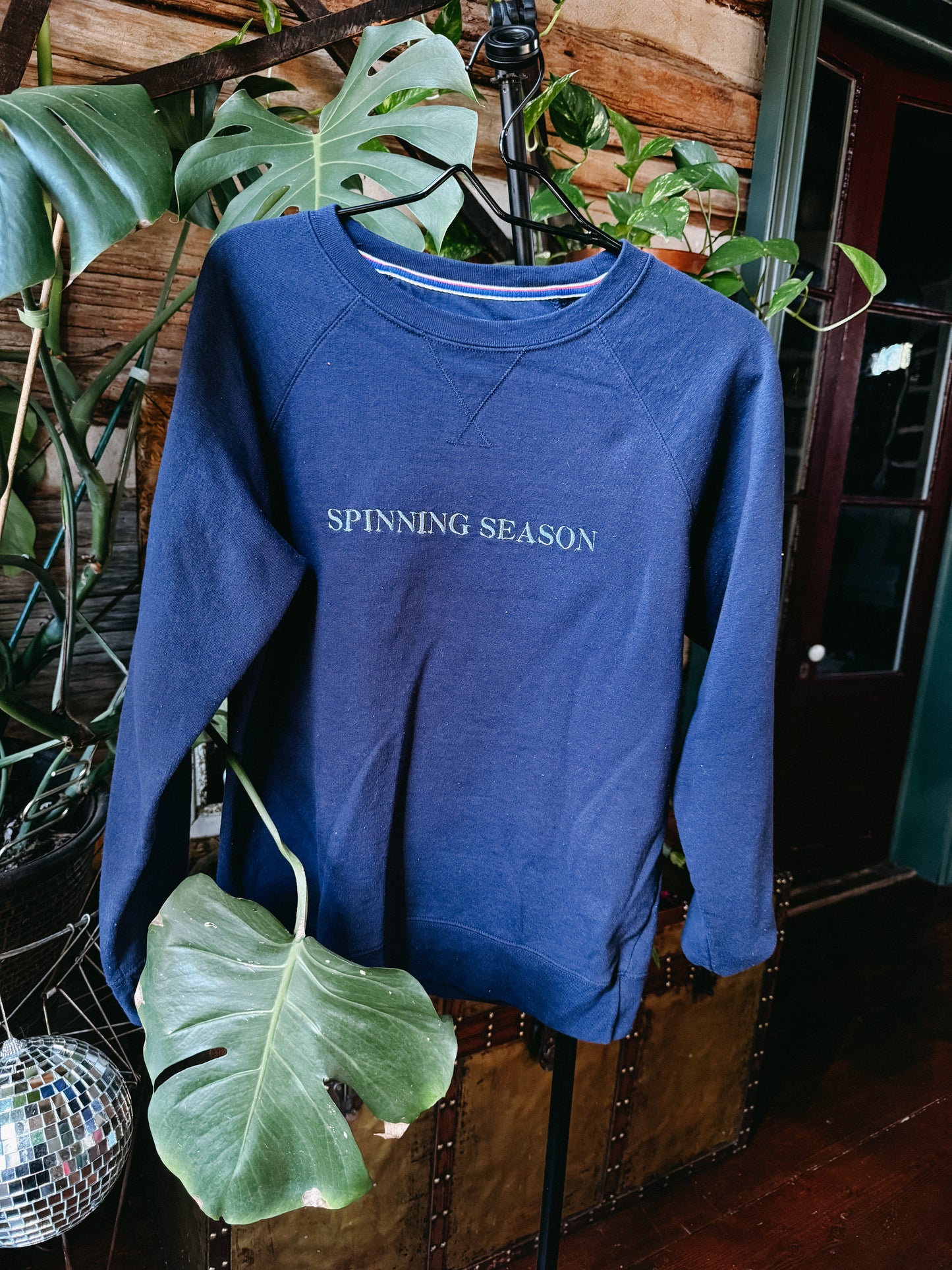 MEDIUM -CHAMPION- Sweatshirt with "Spinning Season" design