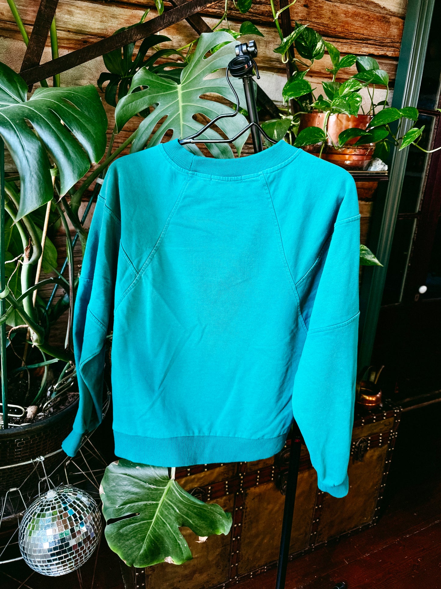 MEDIUM Teal Blue Cropped Crewneck with block "COLOR GUARD" design