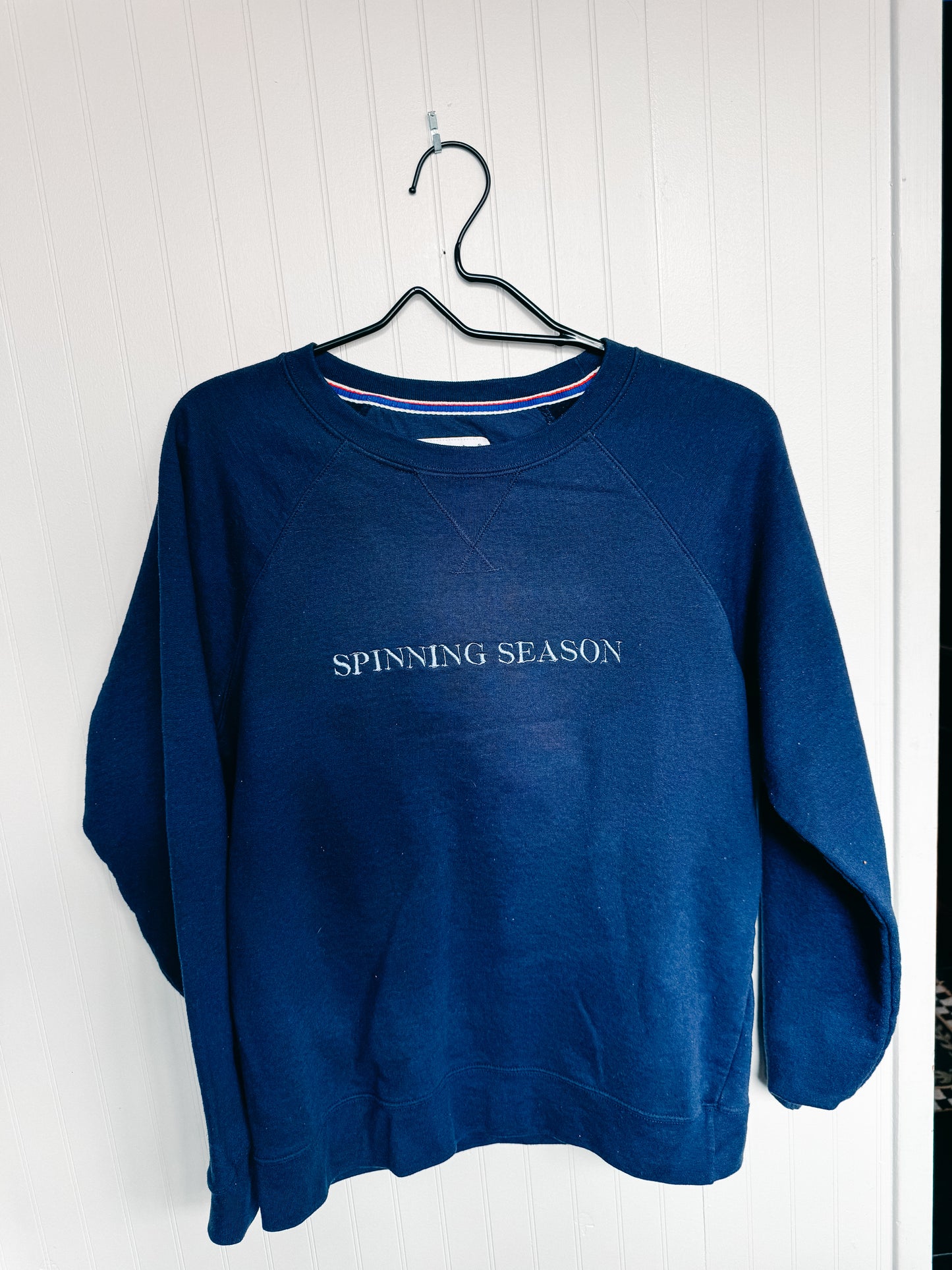 MEDIUM -CHAMPION- Sweatshirt with "Spinning Season" design
